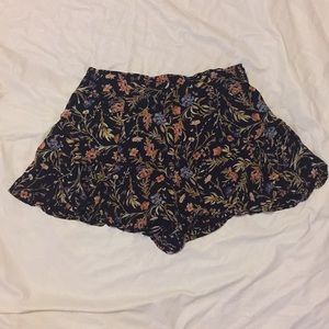 Kimchi blue - floral shorts